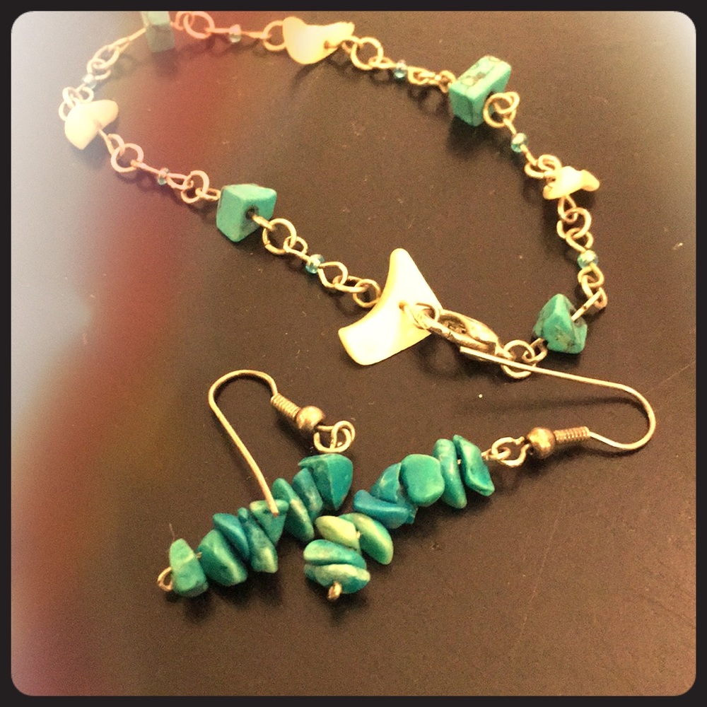 5/$25. Turquoise & mother of pearl chip er & bracelet set